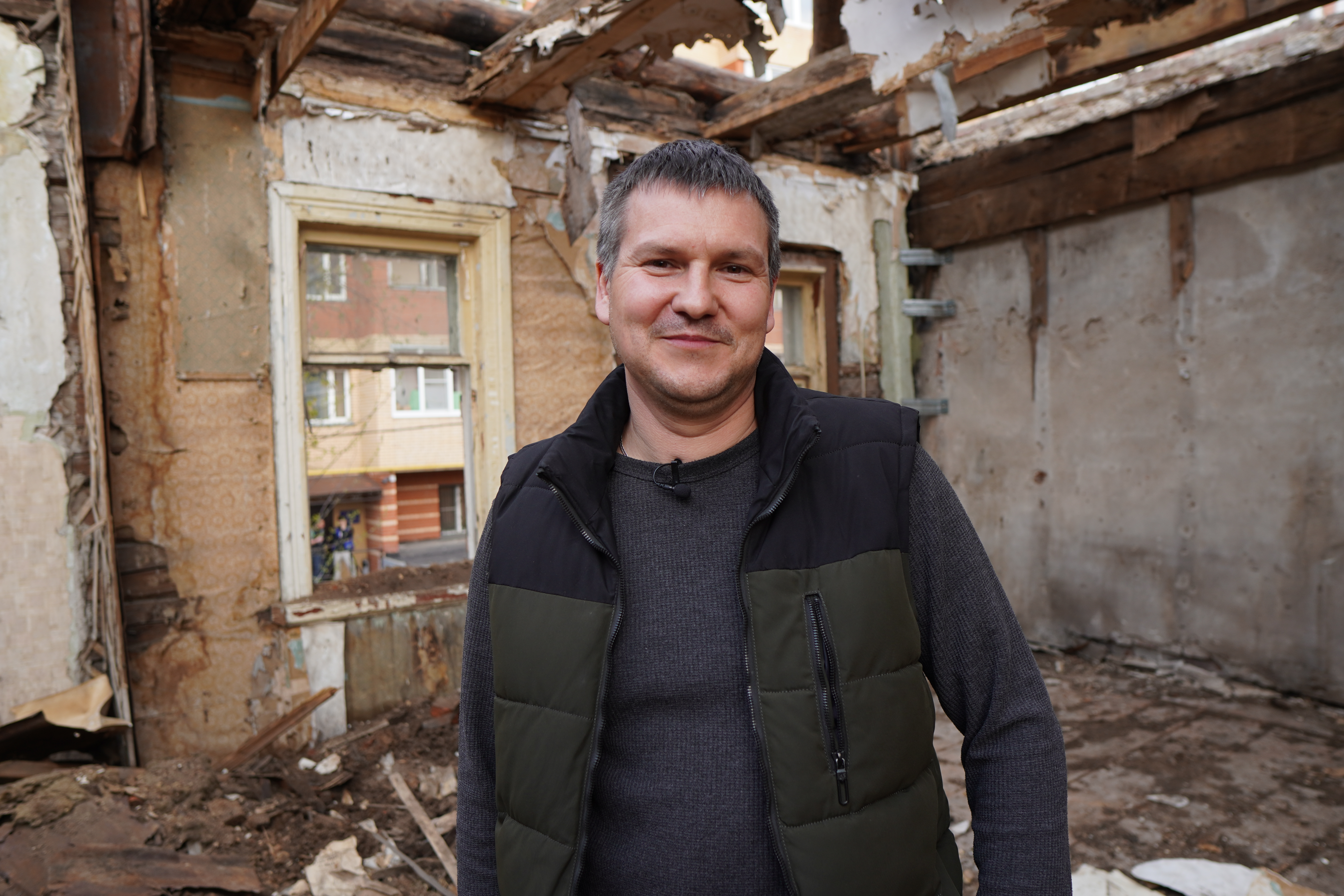 В доме площадью 250 кв. м сотрудник рязанского МЧС Игорь Ионку планирует устраивать концерты и собирать друзей.