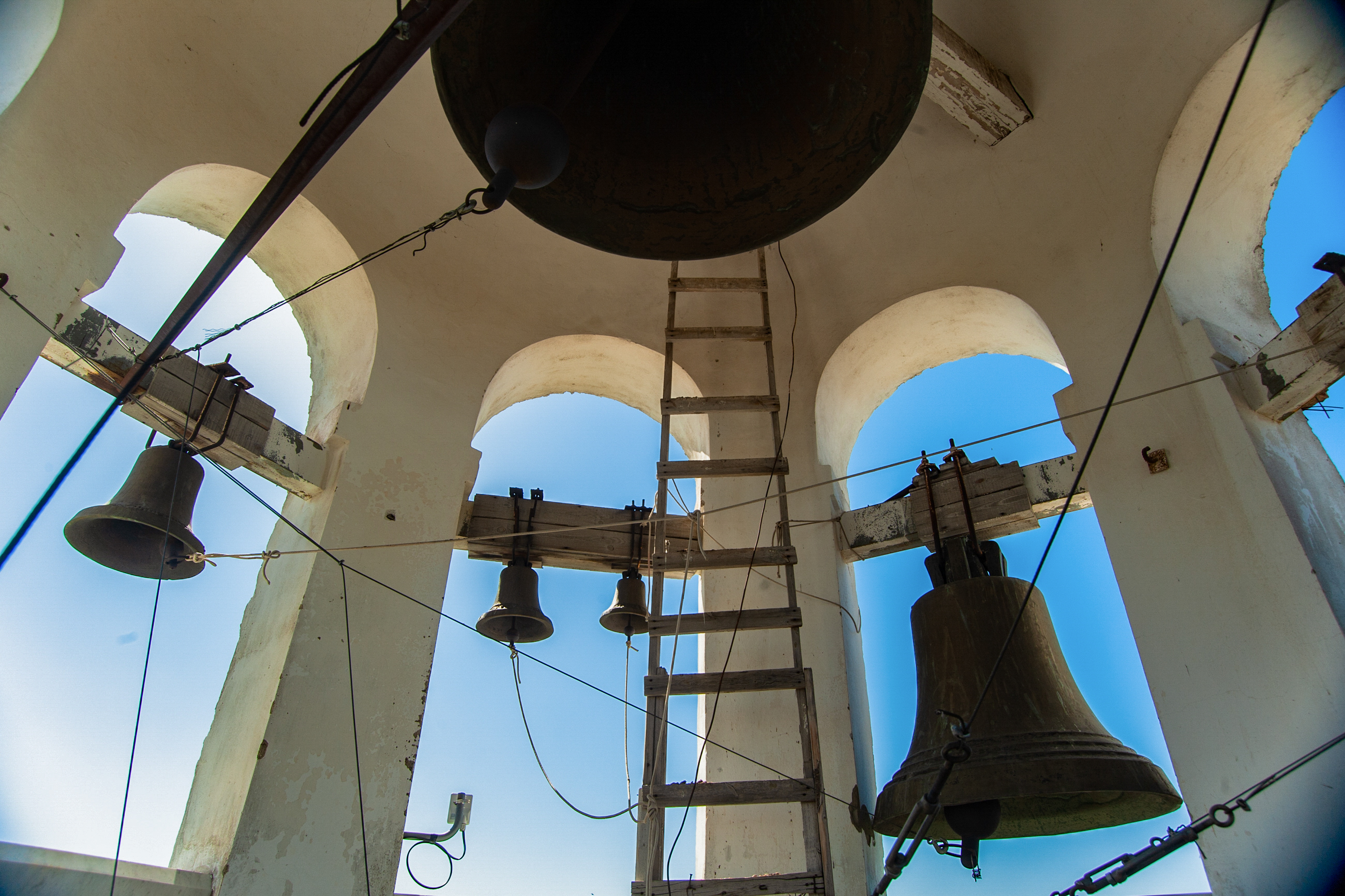 Нам разрешили подняться на колокольню.