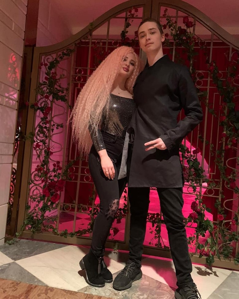 Архип сделал Мелиссе предложение, так что девушка поселилась в доме его родителей на правах невесты. Фото: Инстаграм.