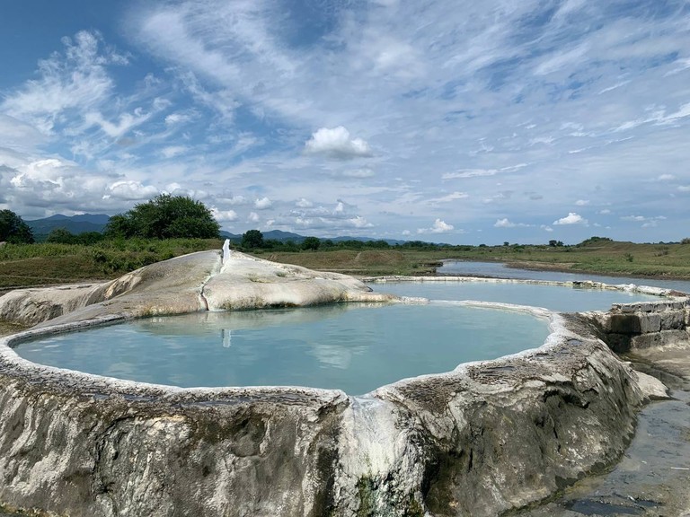 Горячик источники, к которым ездят туристы погреть суставы. Фото: личный архив героев
