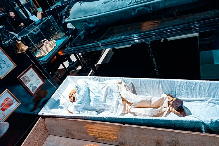 Обратите внимание на колокольчик - последний шанс погребенного.