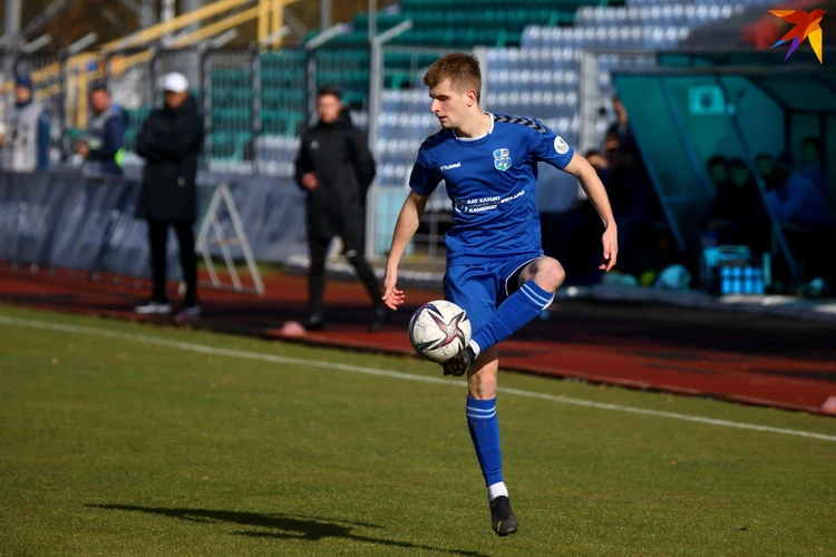 Электрлік БДСМ емізіктері мен клитор порносындағы әже