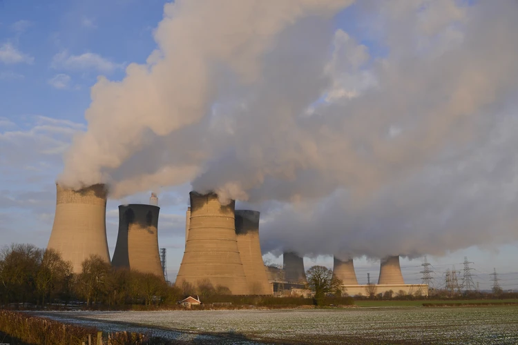 Великобритания, пережившая безветренное лето, в начале сентября расконсервировала угольную теплоэлектростанцию "West Burton A".