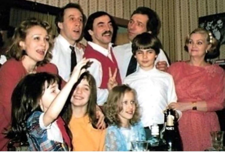 Порно қыздар жігітті пиздасын жалайды