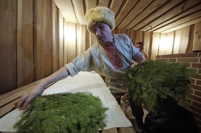 Во многих базах отдыха есть баня и сауна