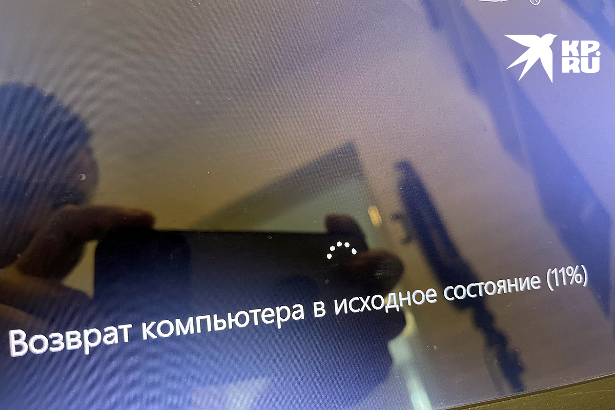 Перед тем, как отнести гаджет на рынок, лучше выйти из всех соцсетей, снести привязки к банковским картам и вообще отформатировать устройство