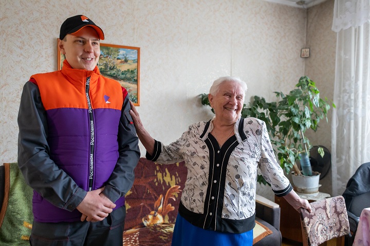 Два поколения связистов.