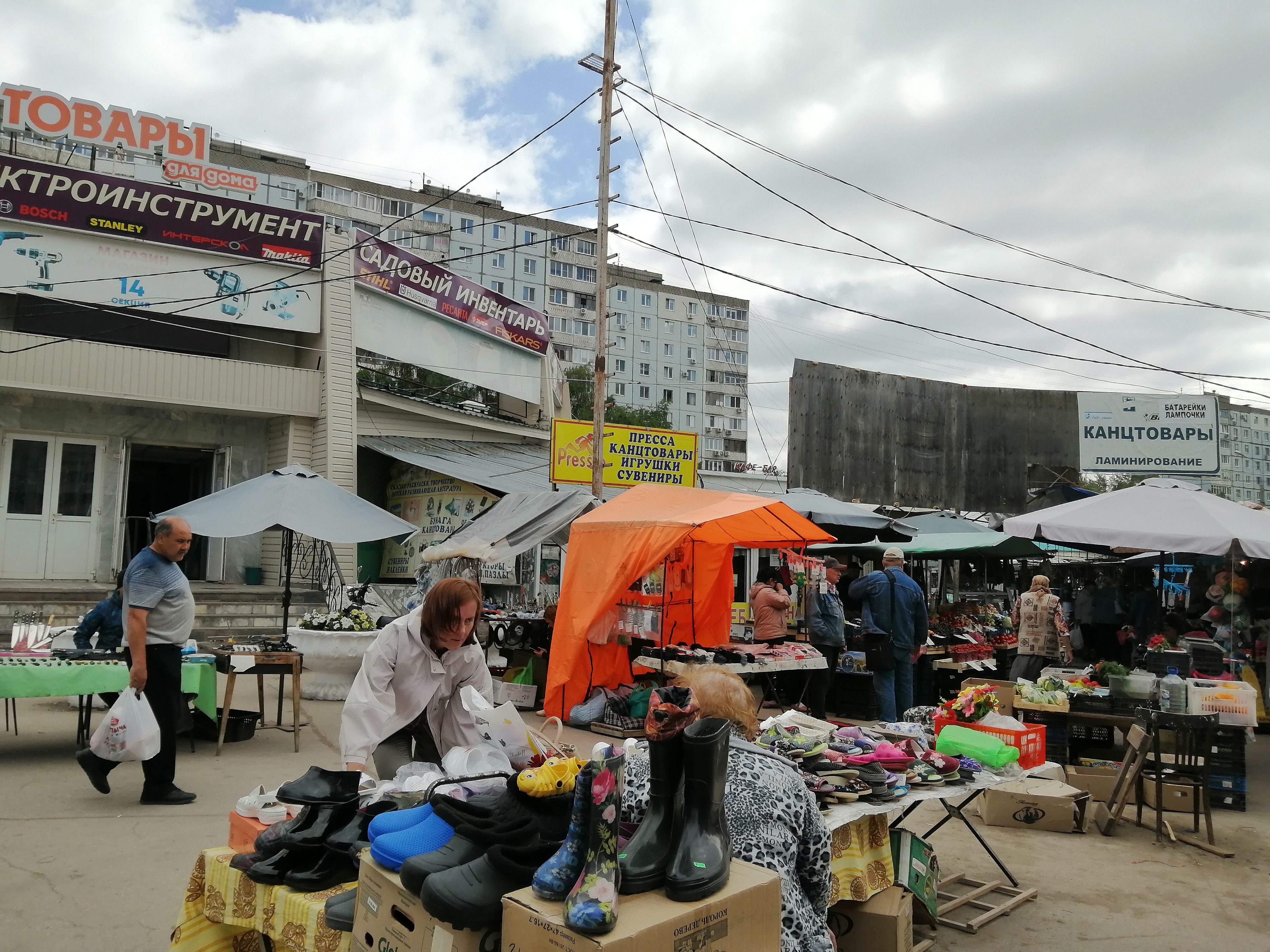 Рынки в самаре. Рынок шапито Самара. Базар рынок шапито Самара. 1 Октября 2022 Самара рынок шапито. На рынке.