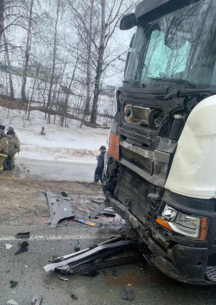 В Татарстане один человек погиб и трое пострадали при столкновении BMW и  грузовика - KP.RU