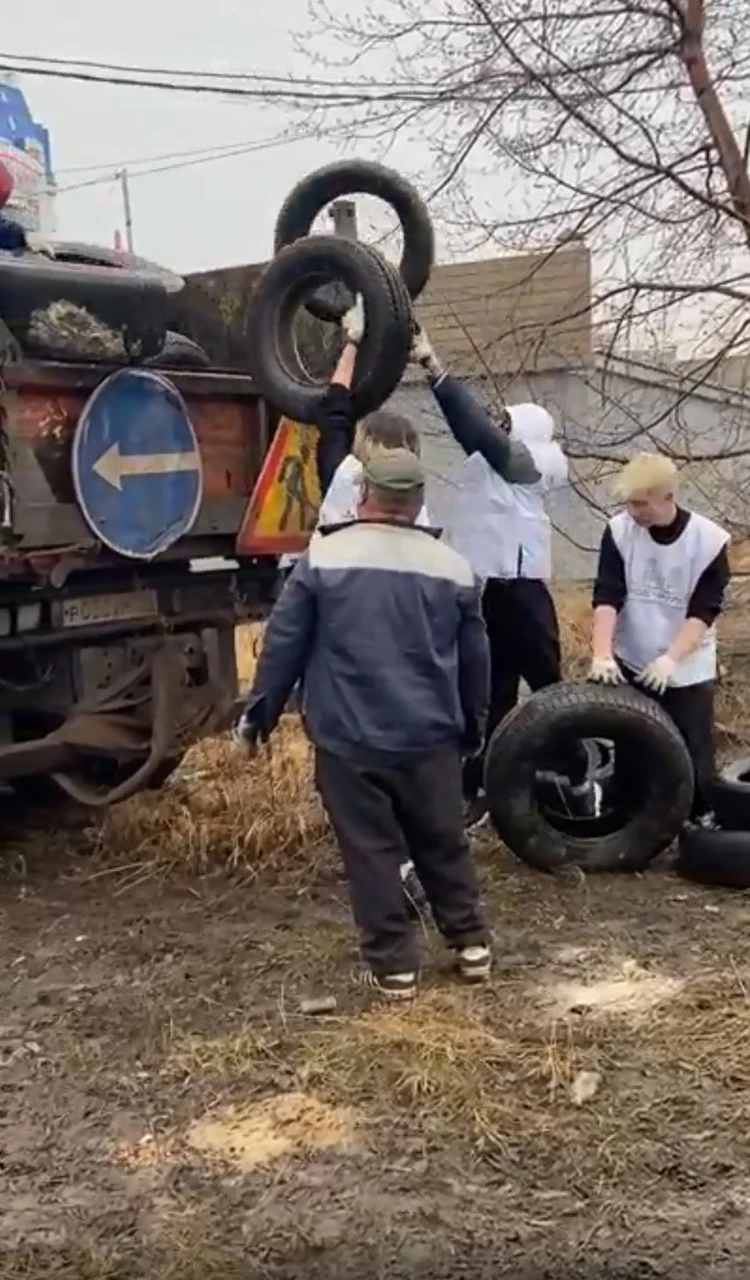 Волонтеры Советского района Красноярска сдали на переработку четыре КамАЗа  покрышек - KP.RU