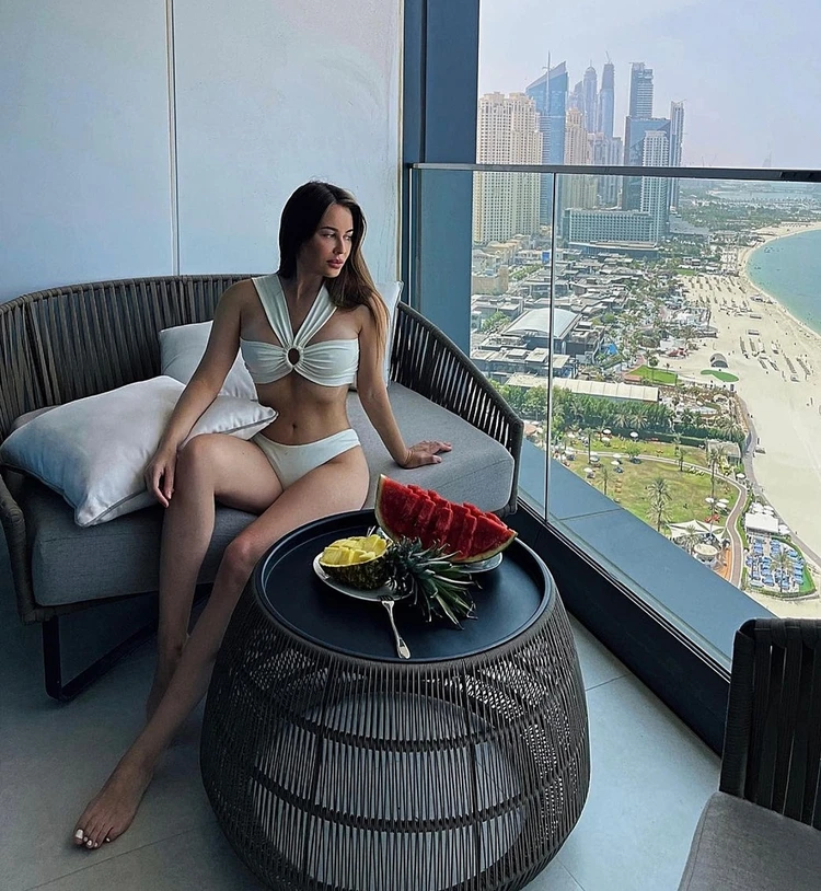 Ауылдың әдемі қыздарының суреттері