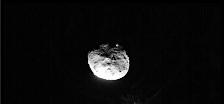 Снимок астероида до «вмешательства» ИИ. Объект выглядел смутно.