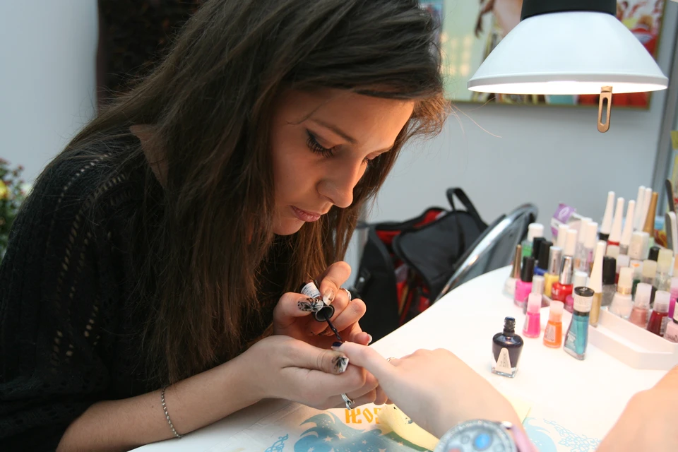 Делайте маникюр только в проверенных салонах