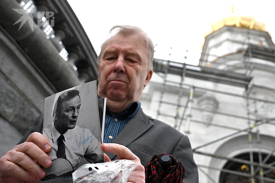 Ножкин в свое время добивался восстановления этого прекрасного кафедрального собора в центре Москвы у тогдашнего президента страны Бориса Ельцина.