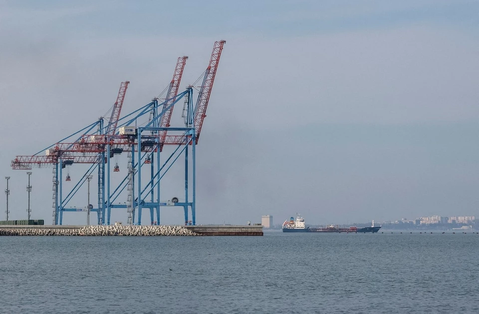 Украина при простое морских портов сможет вывезти наземными маршрутами и через Румынию менее половины экспортной агропродукции урожая 2026–2027 годов.