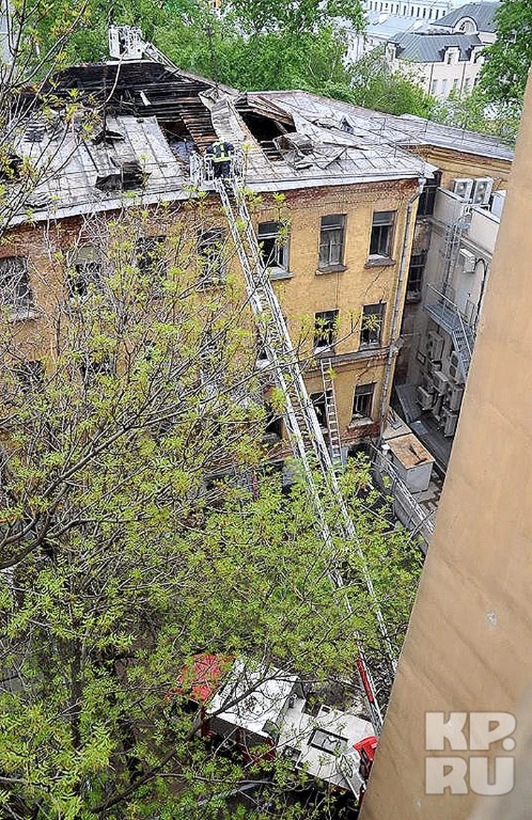 Очевидцы: Дом в Большом Афанасьевском, где жили гастарбайтеры, могли  поджечь - KP.RU