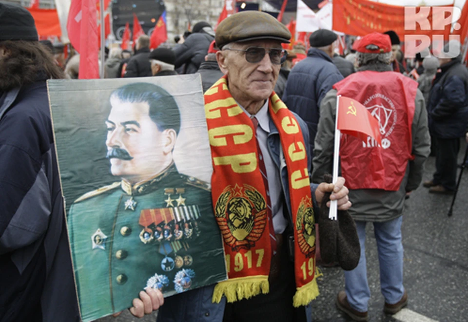 Сталин оправдывал массовые репрессии идеей социализма. Простой народ верил вождю