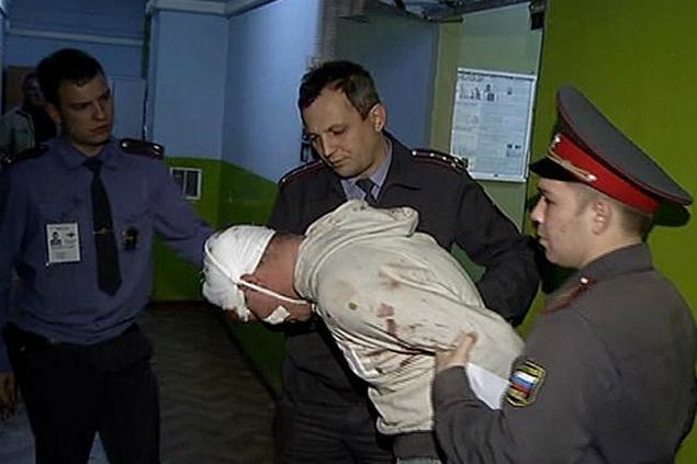 В отделении полиции горе-водитель заявил, что не помнит произошедшего, но хочет застрелиться.