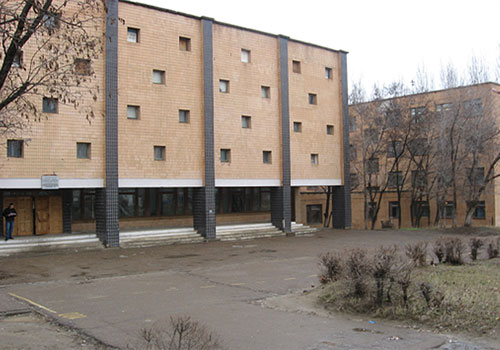 Vysoká škola čeká na nové studenty.