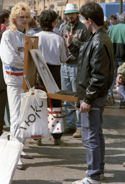 Уличный художник на Старом Арбате, 1991 год.