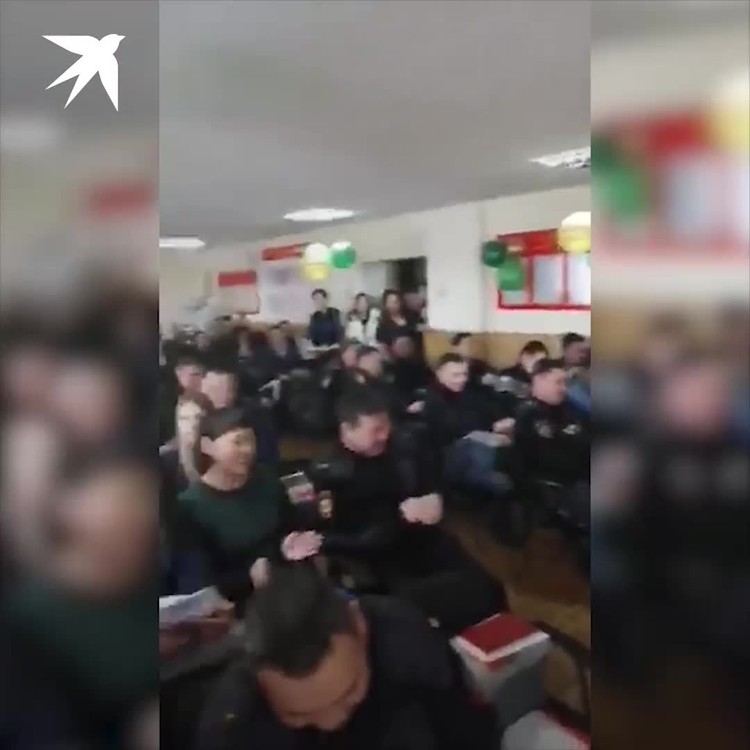 Стриптиз в полиции на 23 февраля Испанец хохотун.. — Video | VK