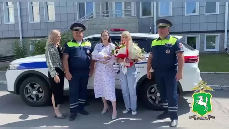 Сотрудники ДПС с ветерком и мигалками доставили беременную томичку в роддом