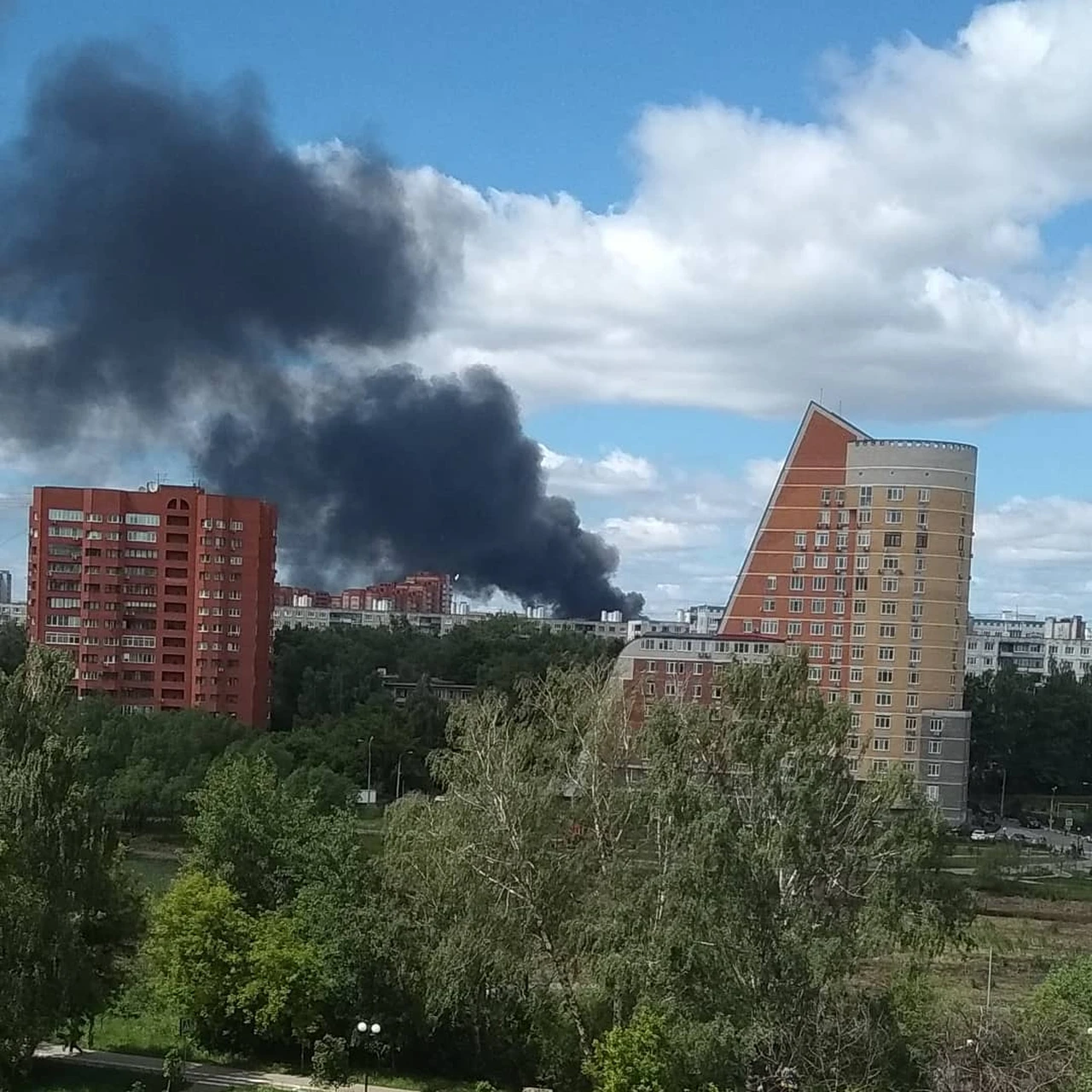 Крупный пожар в Мытищах: вспыхнул склад со строительными материалами - KP.RU